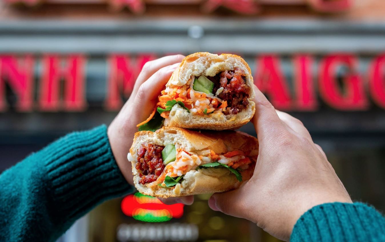 Meals built for movement shape city rhythms, clever design, and the quiet joy of eating anywhere